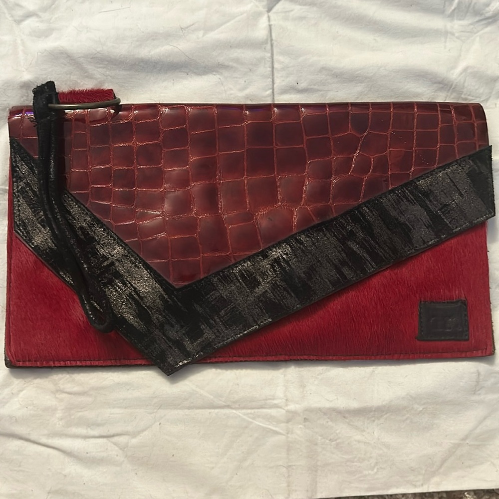 Dr. red and black large clutch